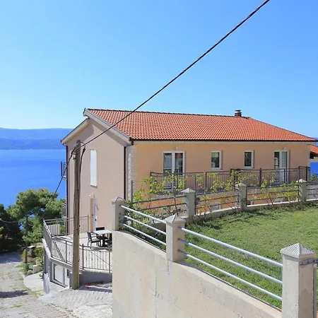 Studio 17894b Stanici