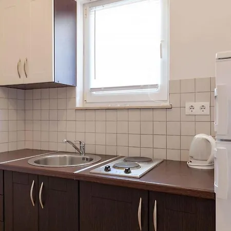 Studio 17894b Stanici