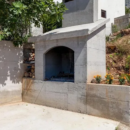Studio 17894b